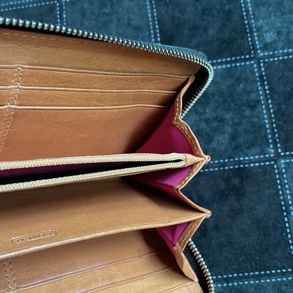 Authentic Coach Chelsea Pebbled Accordion Zip Wallet Black leather Style 8675 - Picture 9 of 9